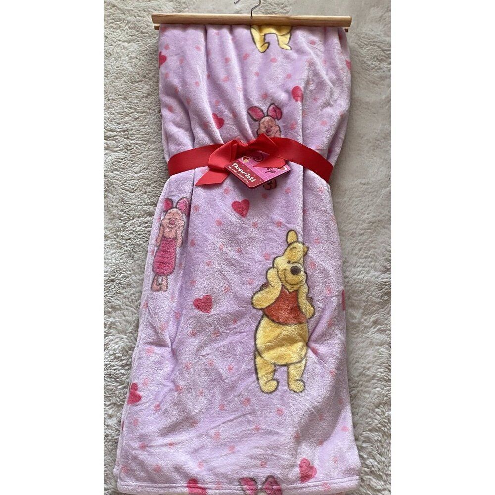 Disney Winnie The Pooh Piglet Hearts Valentines Blanket Soft Throw 60 X 70”‎ NEW